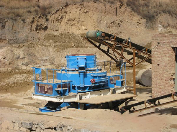 天宇重工帶領(lǐng)客戶實地考察制砂機(jī)試機(jī) 天宇重工帶領(lǐng)客戶實地考察制砂機(jī)試機(jī)