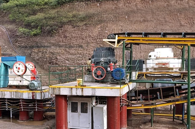 750鄂式破碎機(jī)工作現(xiàn)場