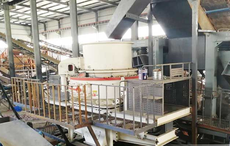 鵝卵石制砂機(jī)工作現(xiàn)場