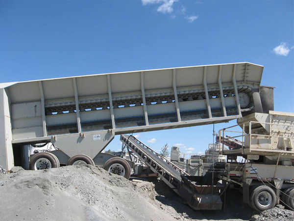 板喂機工作現(xiàn)場